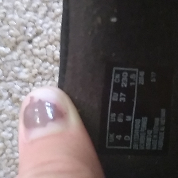 Women's Black Clarks Shoes, Size 6.5 - Picture 2 of 7